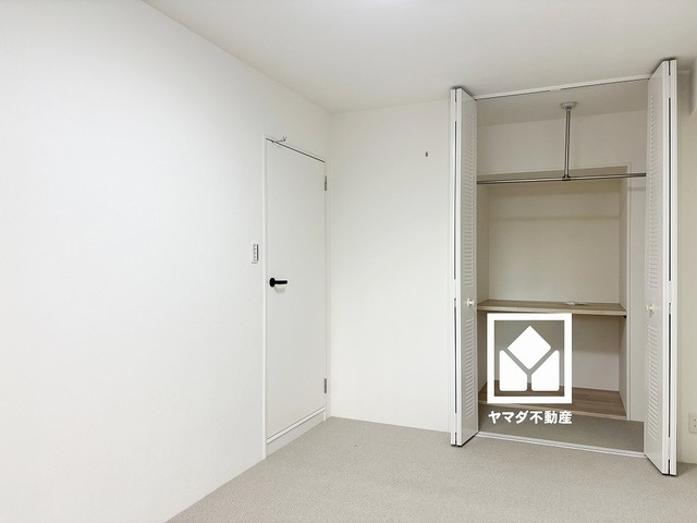 グランドヒル西宮高座台マンションＡ棟の子供部屋|洋室は防音性、保温性に優れたカーペット敷き詰め。防滑性、クッション性も高く、お子様やご高齢の方も過ごしやすい安全なお部屋となっております。