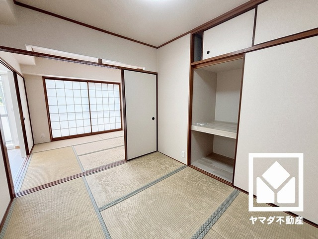 グランドヒル西宮高座台マンションＡ棟の和室|約6帖の和室とは続き間になっており、一体利用も可能です。