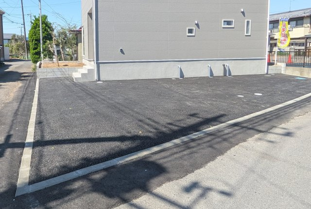 龍ケ崎市川余郷　第1　新築戸建の駐車場|駐車3台可能で、出し入れしやすいゆとりのカースペース。
月々の駐車場代が不要な点も大きな魅力です。