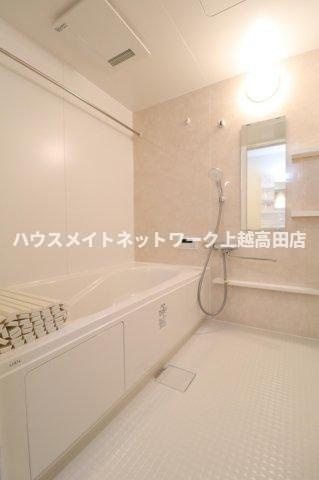 プレミアステイツ Ｋの浴室|追焚機能付・１坪風呂

