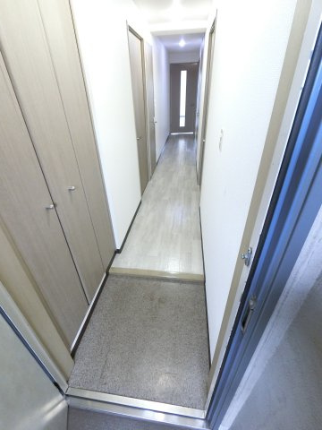 シャトーイノハナの玄関