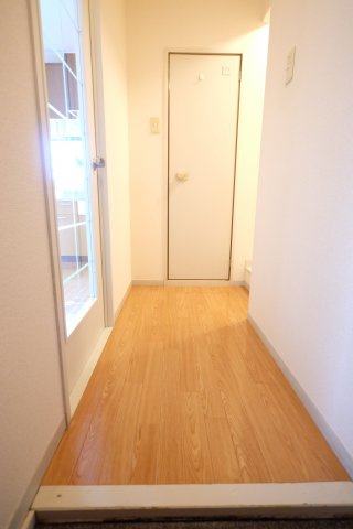 アンビション旭Ｂ棟の玄関|玄関廊下