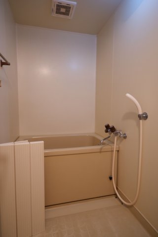 アンビション旭Ｂ棟の浴室