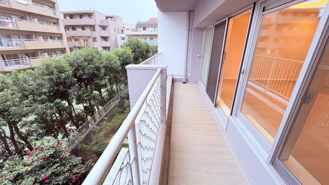 ★仲介手数料半額★ドミール高輪（新規リフォーム済みの２面バルコニー付き2LDK）のバルコニー