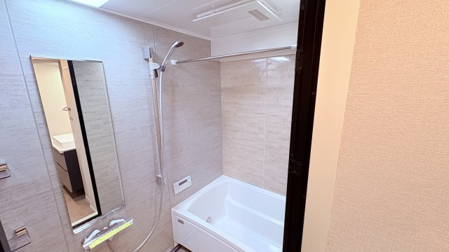 ★仲介手数料半額★ドミール高輪（新規リフォーム済みの２面バルコニー付き2LDK）の浴室