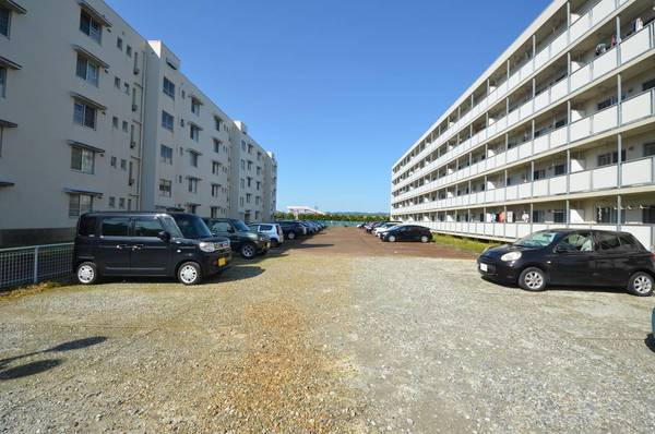 ビレッジハウス希望ヶ丘1号棟の駐車場