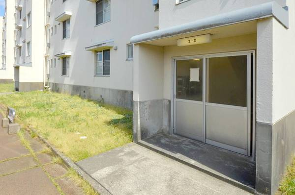 ビレッジハウス希望ヶ丘1号棟のエントランス