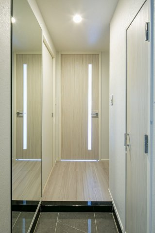 エンクレスト天神LARKの玄関