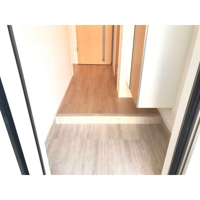 各務原市川島松原町のアパートの玄関