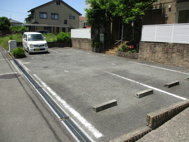 ル　ヴェールの駐車場