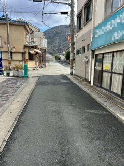 【前面道路含む現地写真】
