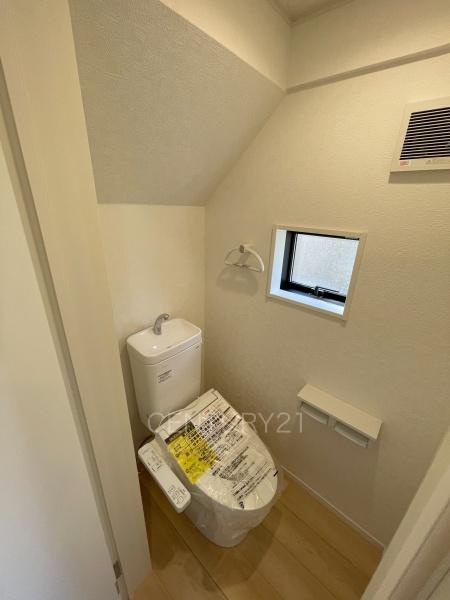 前橋市関根町第３のトイレ|１階トレイです。
温水シャワー洗浄機能付きです。