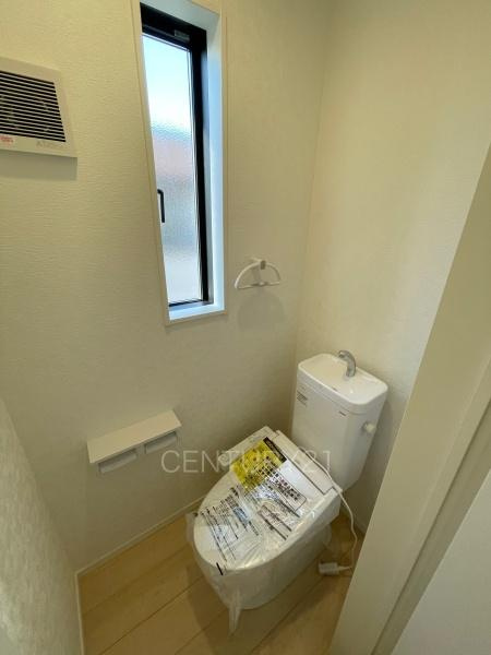 前橋市関根町第３のトイレ|２階トイレです。
温水シャワー洗浄機能付きです。