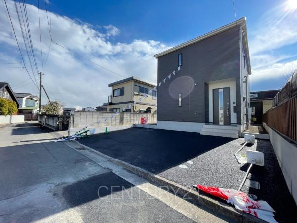 前橋市関根町第３の前面道路含む現地写真|並列駐車可能な駐車場スペースです。