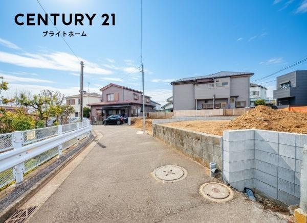 横浜市港南区港南１丁目の売地の前面道路含む現地写真|落ち着いた街並みになります。
陽当り良好の明るい住まい♪