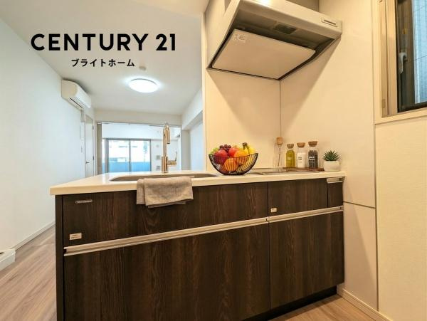 デュオステージ横濱天王町のキッチン|広々としたキッチンは、
落ち着いて料理が出来ます！
※家具はCGでの参考レイアウトです。