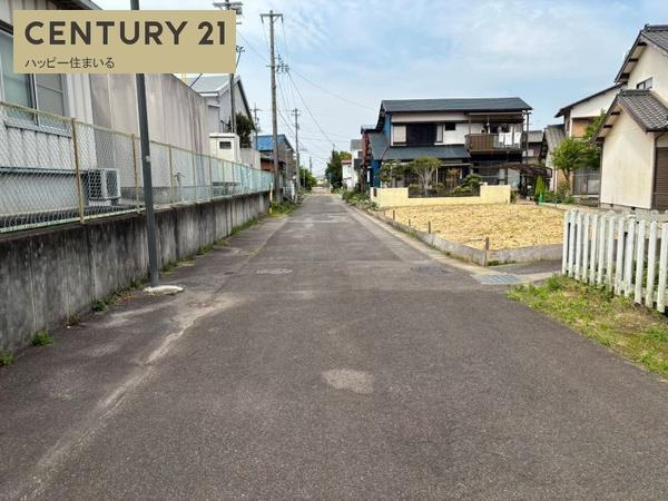 岡崎市鴨田町字北浦の売地の前面道路含む現地写真