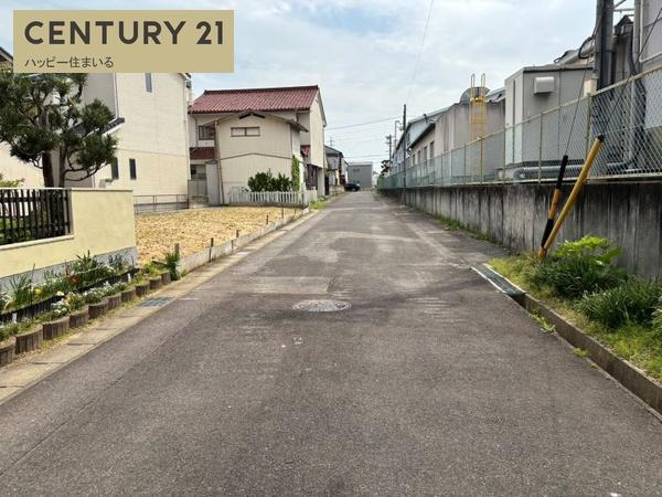 岡崎市鴨田町字北浦の売地の前面道路含む現地写真