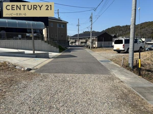 岡崎市市場町字円光の売地の前面道路含む現地写真