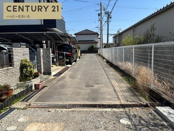 岡崎市舳越町字朝倉の売地の前面道路含む現地写真