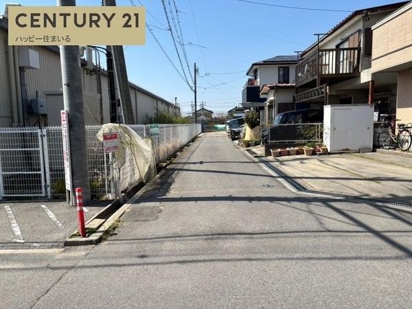 岡崎市舳越町字朝倉の売地の前面道路含む現地写真