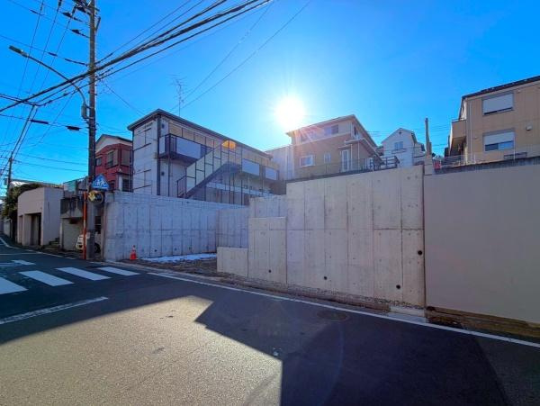 横浜市港南区芹が谷４丁目の新築一戸建の前面道路含む現地写真