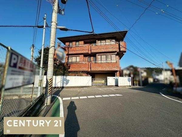 桃山町元　中古戸建の前面道路含む現地写真