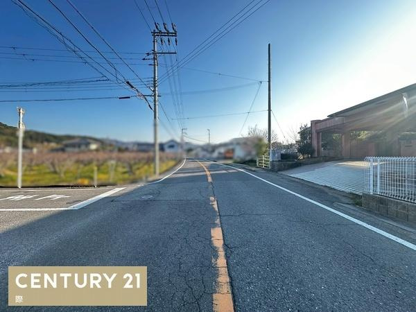 桃山町元　中古戸建の前面道路含む現地写真