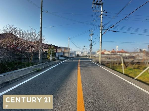桃山町元　中古戸建の前面道路含む現地写真