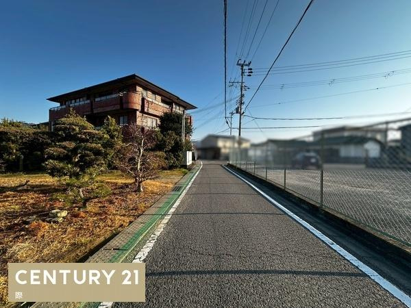 桃山町元　中古戸建の前面道路含む現地写真