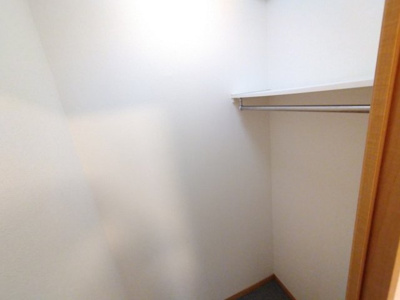 【内装】 | レオパレスカリス | ウォークインクローゼット