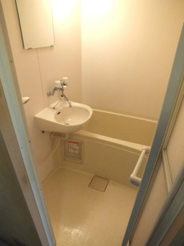 レオパレスサンライズの浴室|バス・トイレ別