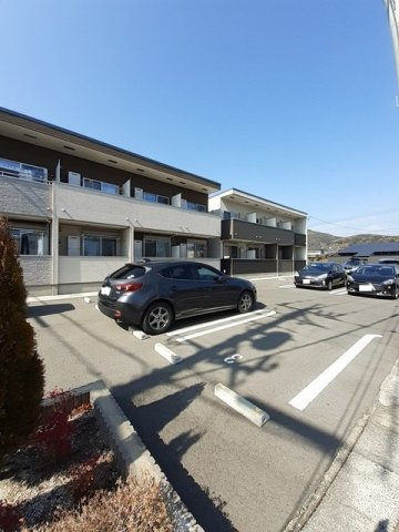 グレイスフル・ユウナⅡの駐車場