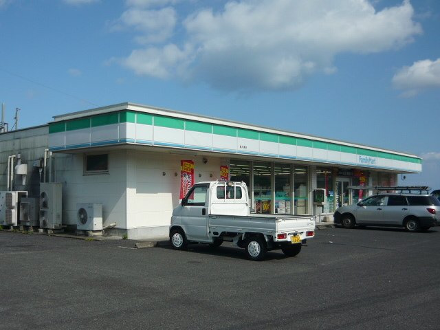 サザンヒルズ　星和台Ⅰの周辺|ファミリーマート喜入港店まで2150m