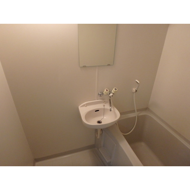 フロンティアⅢ　E棟の浴室