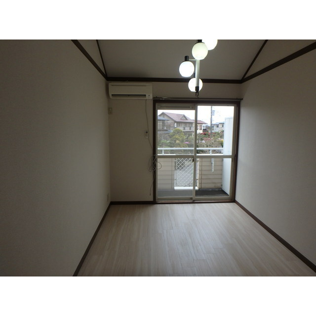 フロンティアⅢ　E棟の居間・リビング