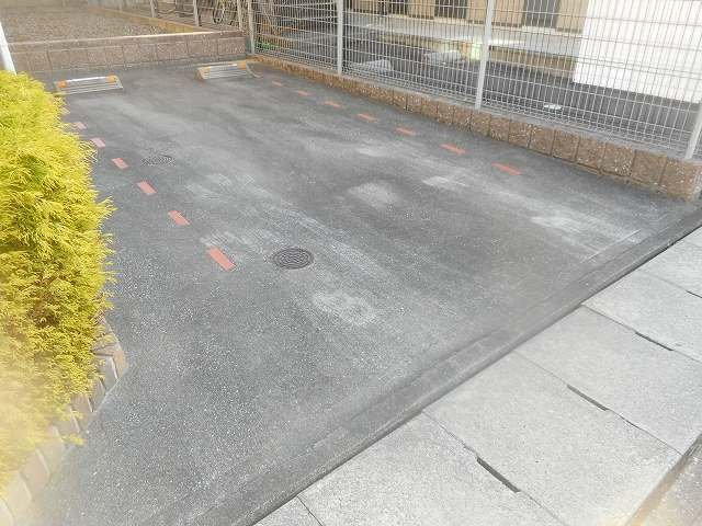 Ｕ・ＰＬＡＣＥの駐車場