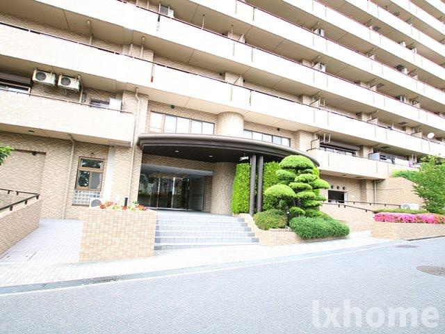 キングマンション千里万博公園のエントランス|毎日通るエントランスはこのようになっています