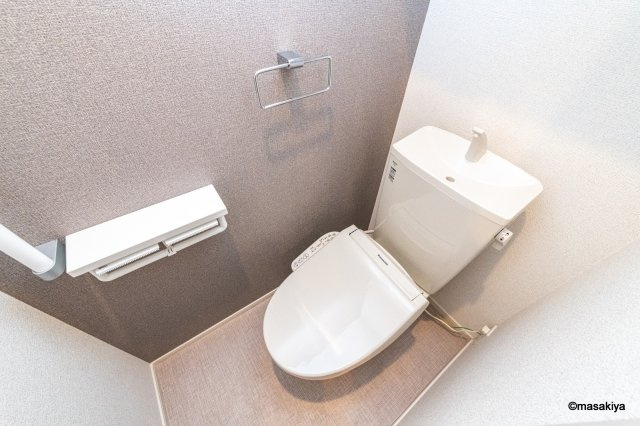 sumikawa（スミカワ）のトイレ|写真は同じ建築会社の近い間取りのものです。参考にご覧下さい。