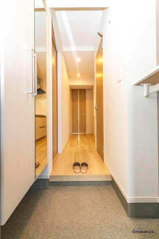 sumikawa（スミカワ）の玄関|写真は同じ建築会社の近い間取りのものです。参考にご覧下さい。
