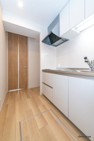 sumikawa（スミカワ）のキッチン|写真は同じ建築会社の近い間取りのものです。参考にご覧下さい。