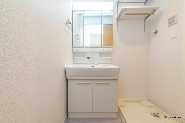 sumikawa（スミカワ）の洗面所|写真は同じ建築会社の近い間取りのものです。参考にご覧下さい。