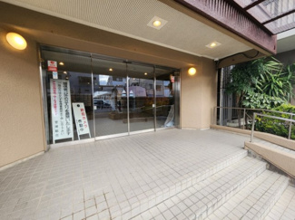 【エントランス】 | 武庫川東グランドハイツ　６階リフォーム済み | エントランス前です♪