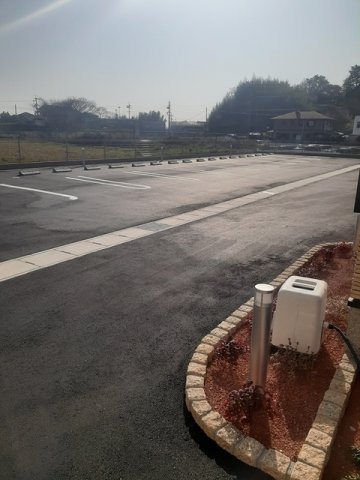 クレールＣの駐車場