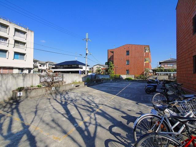万葉Ⅱ（マンション万葉Ⅱ）の駐車場|カースペースがあります