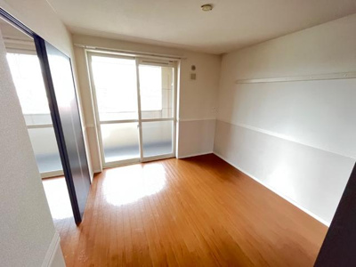 【内装】 | アリウス | 洋室