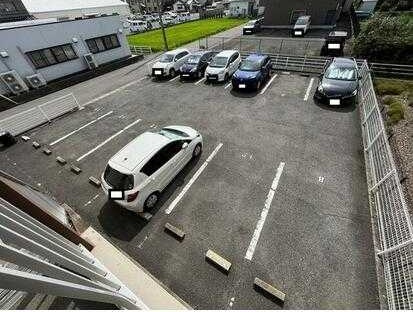 Ｓｕｒｐｌｕｓ　Ｔｗｏ与八杁の駐車場