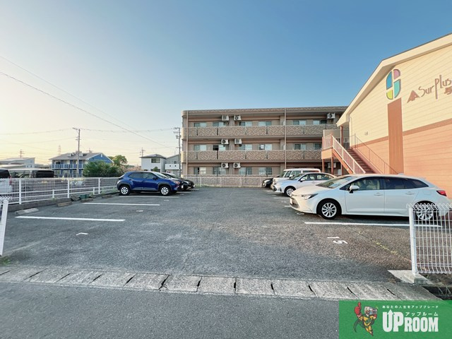 Ｓｕｒｐｌｕｓ　Ｔｗｏ与八杁の駐車場