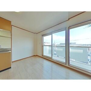 Ｓｕｒｐｌｕｓ　Ｔｗｏ与八杁の居間・リビング