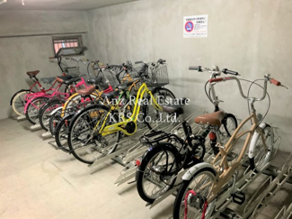 【その他共用部分】 | アクアプレイス南堀江 | 屋内駐輪場です！雨風から自転車を守ります！